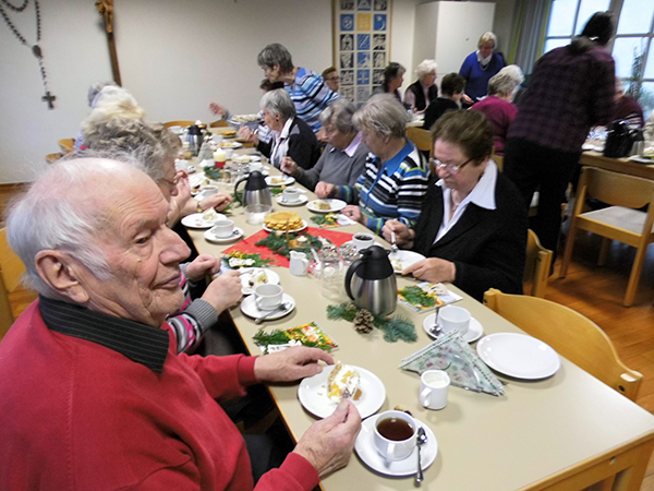 Bigger Kinder singen für Senioren